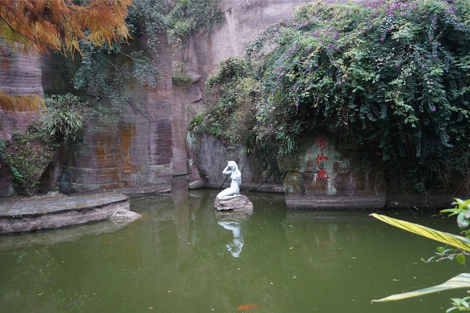 类型:古迹 电话:暂无 地址:广州市番禺区石楼镇西门路28号莲花山旅游