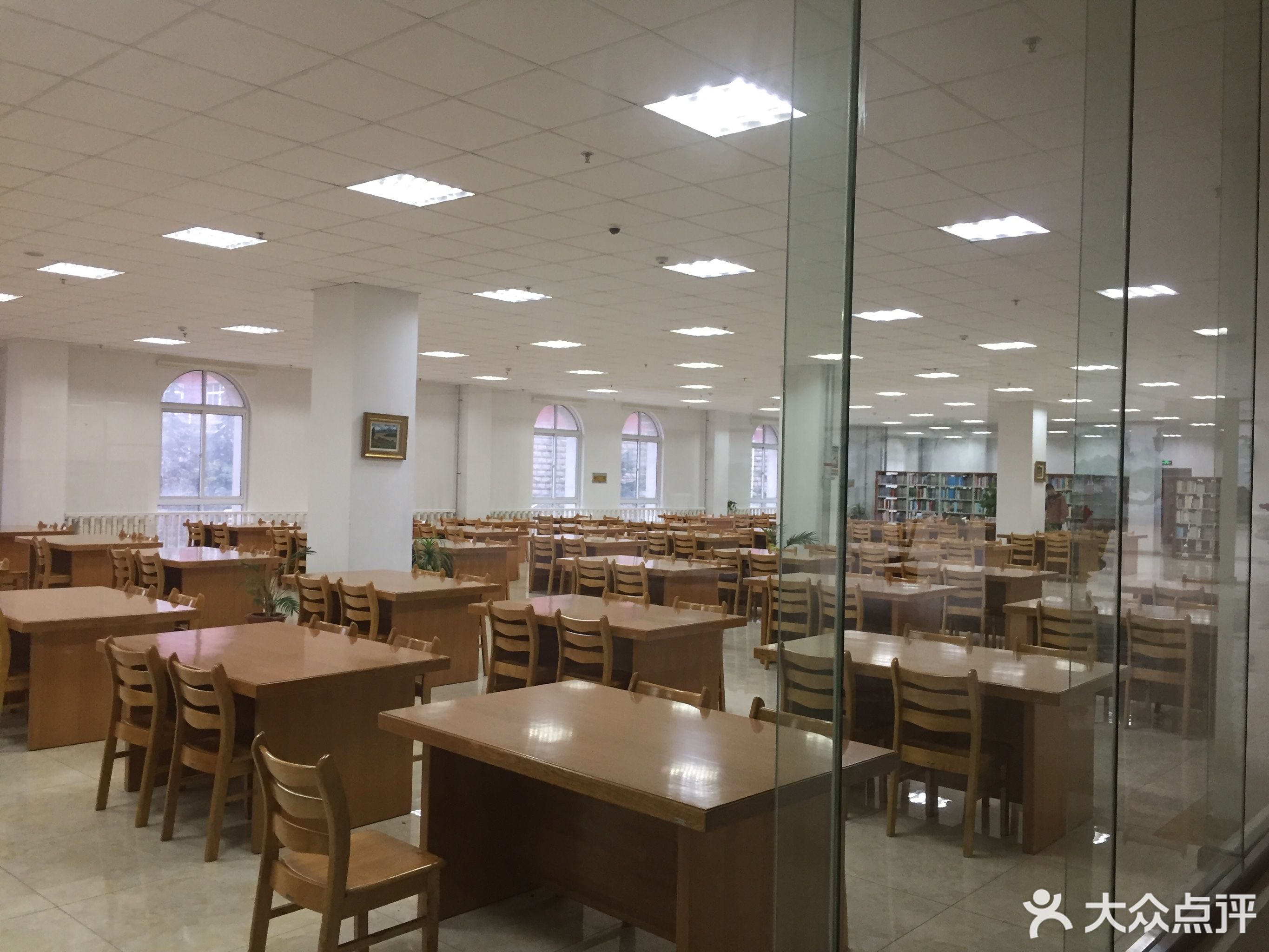        青岛滨海学院-中央图书馆