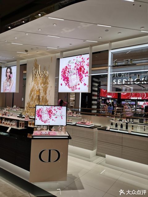            dior(湖滨银泰店)