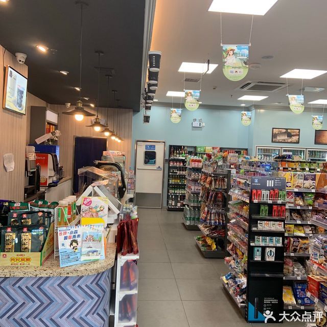中百罗森钱隆樽品店