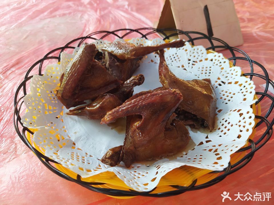 推荐菜:华侨农家菜馆位于深圳市光明区碧水路光明农场大观园内
