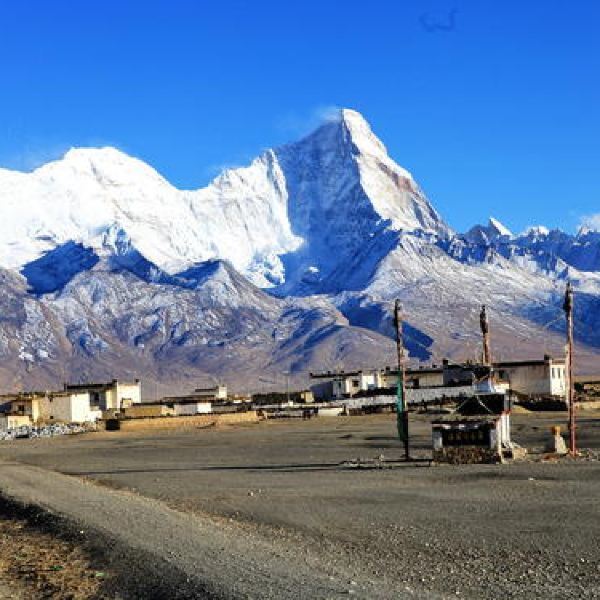 日喀则市 休闲娱乐 景点公园 景点 > 卓木拉日雪山