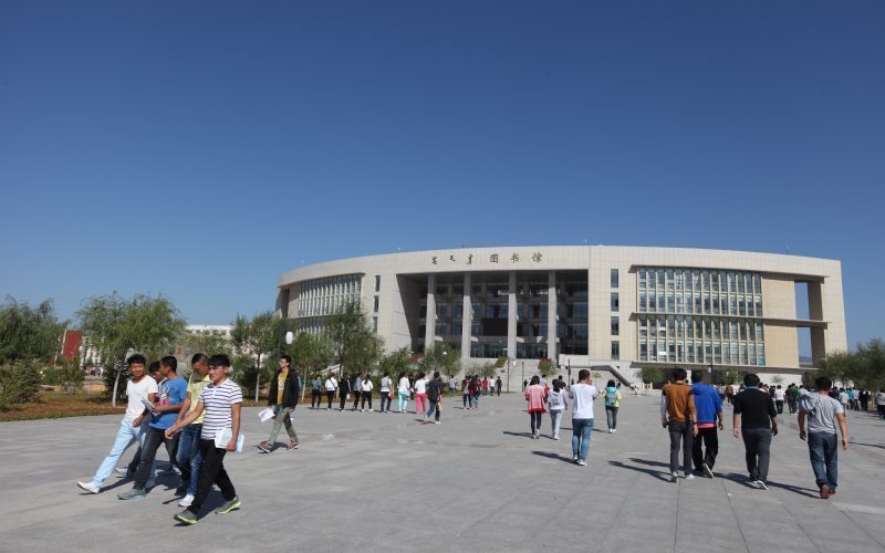 内蒙古化工职业学院(南校区)位于呼和浩特市赛罕区乌兰察布路内蒙古