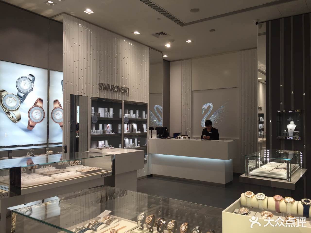          swarovski(磐基名品中心