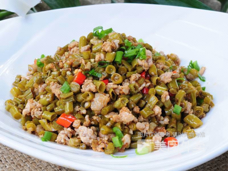 酸豆角肉末饭
