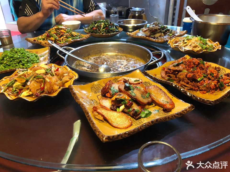 庆丰家常菜位于重庆市酉阳土苗族县 标签:餐馆中餐餐饮家常菜