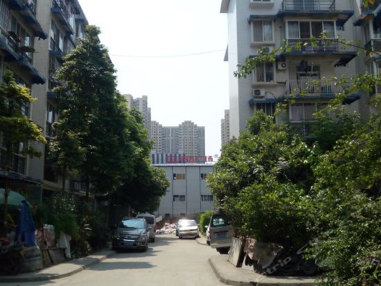 乐山嘉兴路美食街