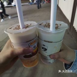 打开美团随便在网上看了一下,本来想着换个口味的奶茶试试,就看到了兵