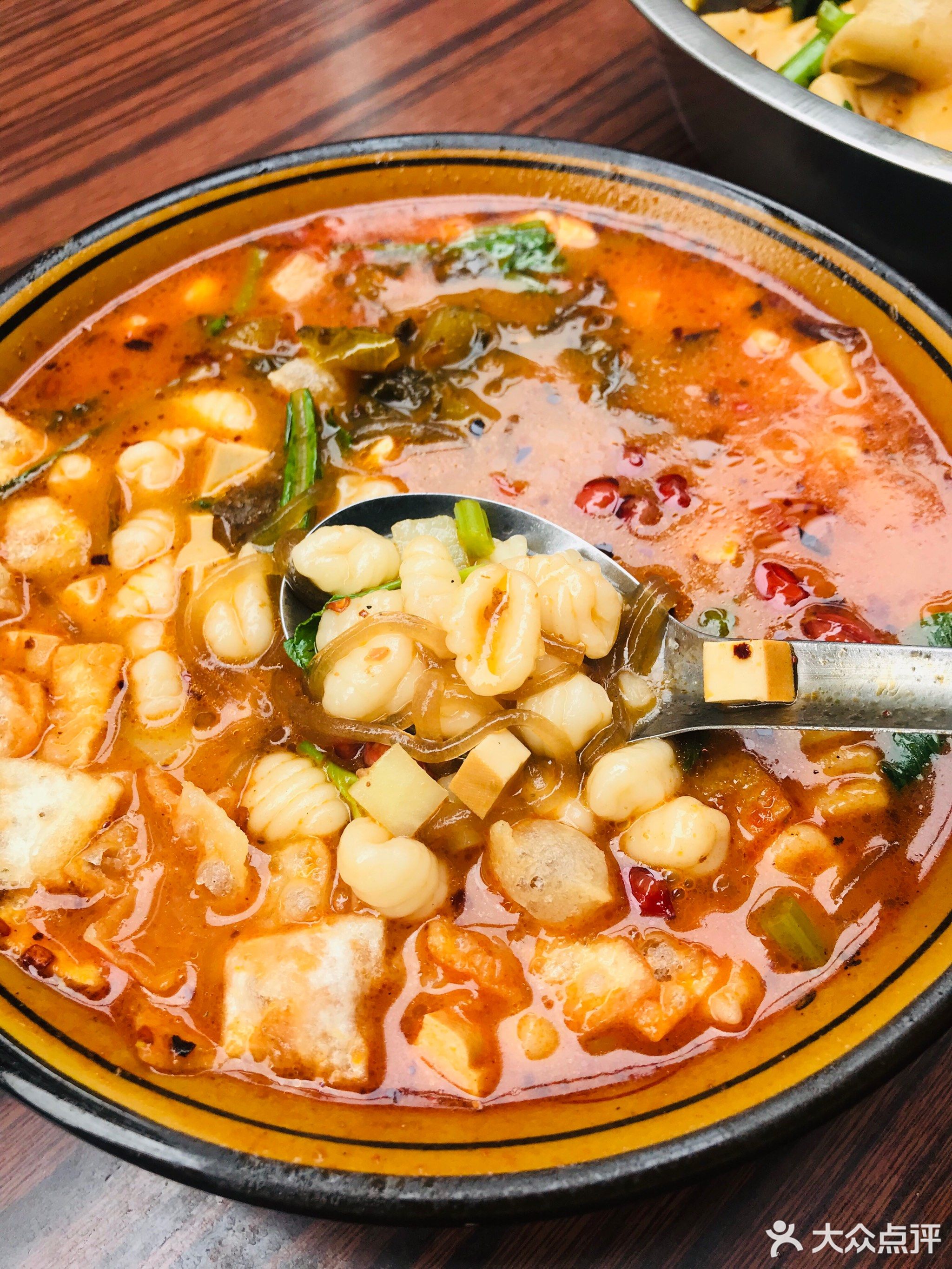           吴三酸菜麻食酱香面馆