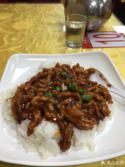 京酱肉丝盖饭