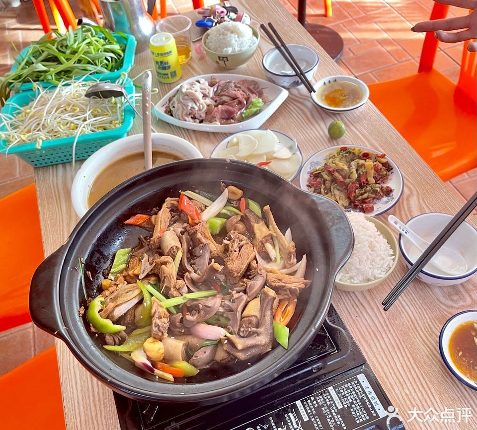 香草鸭黄流老鸭干煸老鸭分类:餐馆;餐饮;快餐;小吃;中餐;火锅;海南菜