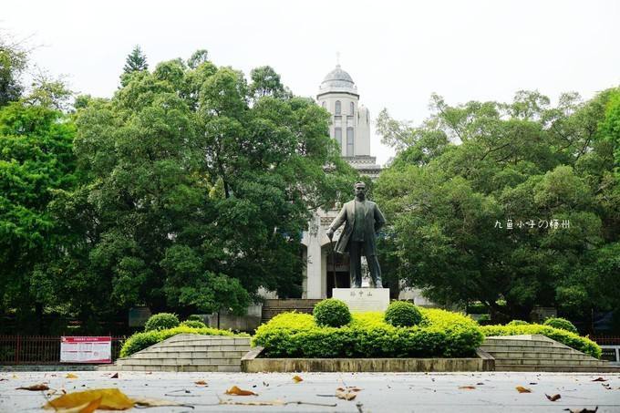 中山公园位于梧州市万秀区