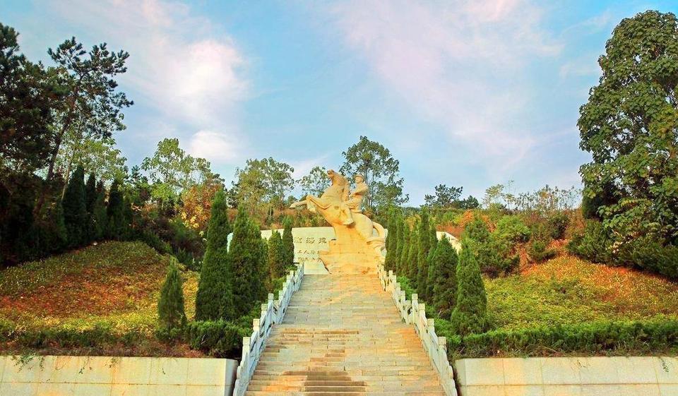           鄂豫边区革命烈士陵园