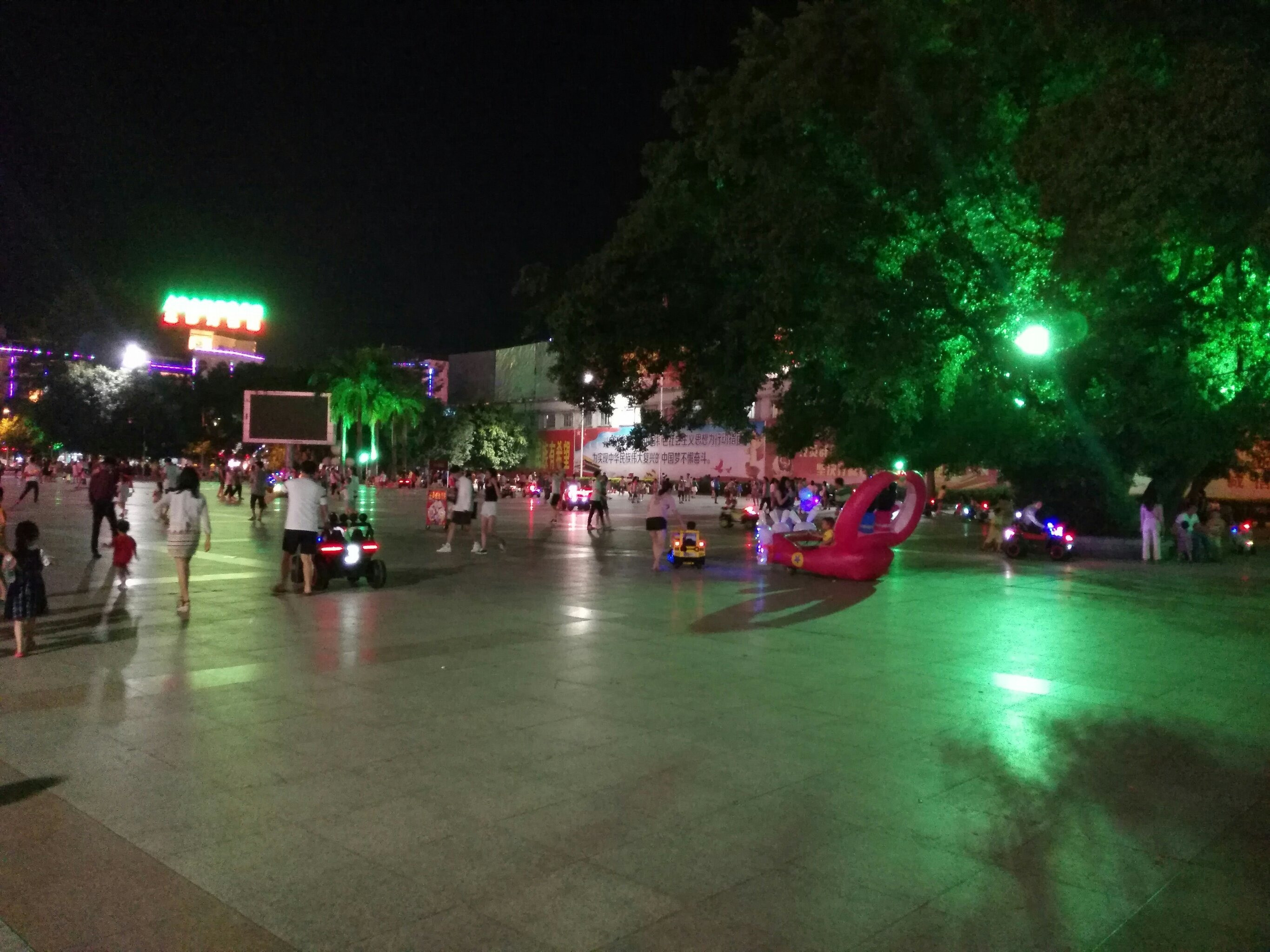 岑溪人民广场