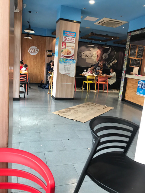 派乐汉堡(云亭店)位于无锡市江阴市澄鹿路 标签:西式快餐小吃快餐小吃