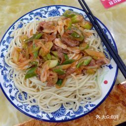 [调皮] 「葱爆羊肉拌面」浇头不错,有孜然的香气,闻着食欲大增,肉量少