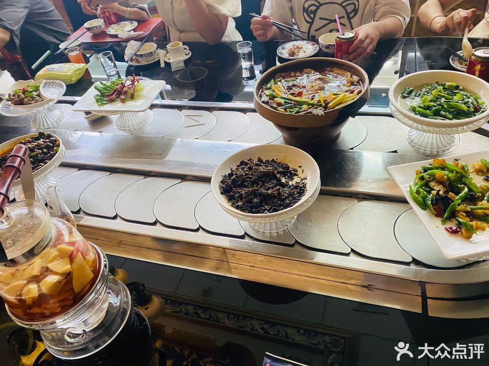 店)位于丽水市龙泉市华楼街70-72号 标签:餐馆餐饮茶餐厅中餐粤菜快餐