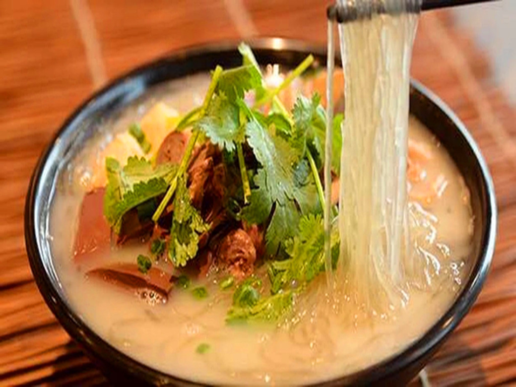               鸭血粉丝汤