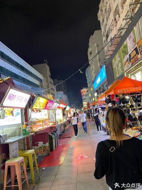 青岛台东小吃街位于青岛市市北区台东街道芙蓉路58甲附近 标签:餐饮