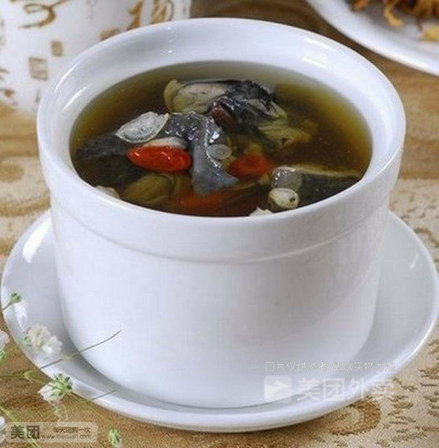 滋补乌鸡汤图片