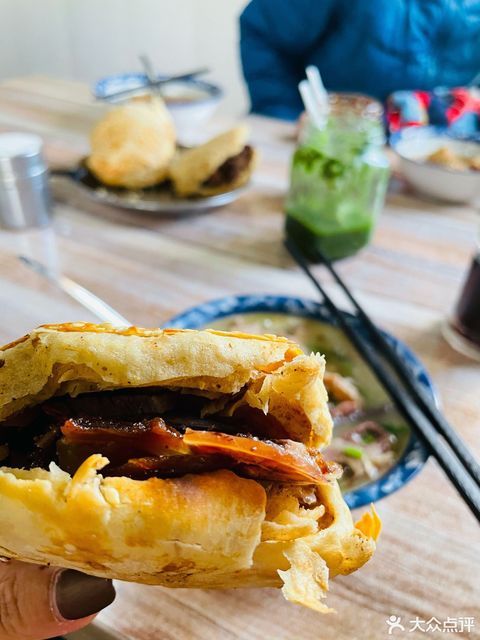 烧饼夹牛肉