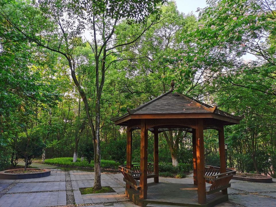 在哪,在哪里,在哪儿):鹰潭市月湖区梅园大道 标签: 推荐菜: 分类:公园