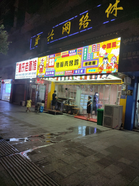 猪脑壳烤鸡位于铜仁市碧江区清水景苑99号 标签:餐馆餐饮外国菜