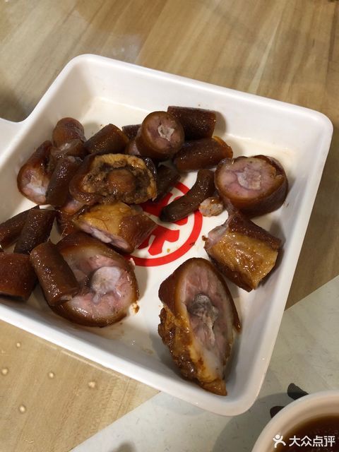 阿韭饺子位于温州市鹿城区永楠路与株浦路交叉路口西北侧(华峰大厦)