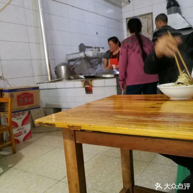 三鲜粉馆位于遵义市湄潭县兴江路西50米 标签:餐馆餐饮快餐小吃小吃