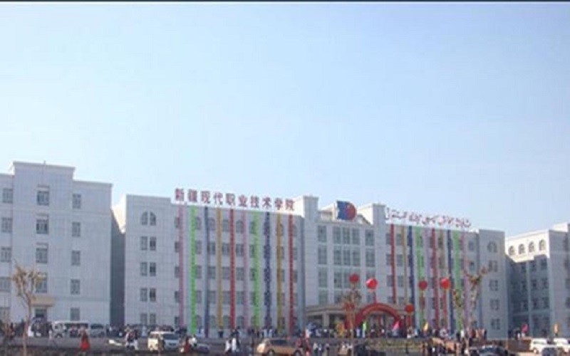 新疆现代职业技术学院位于乌鲁木齐市头屯河区祥云东路1600号大学城
