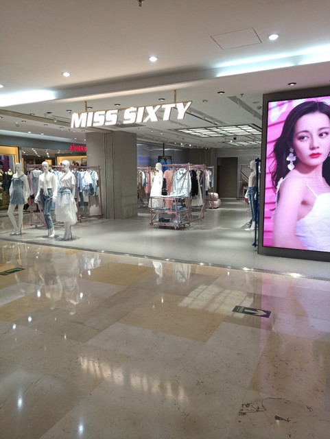 海口市 购物服务 商铺 服装鞋帽皮具店 > ellassay(望海国际广场店)