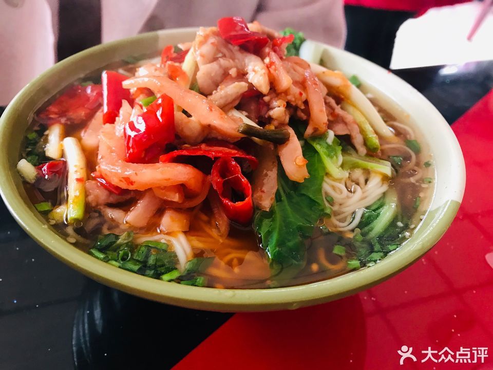 泡菜肉丝面 酸菜肉丝面