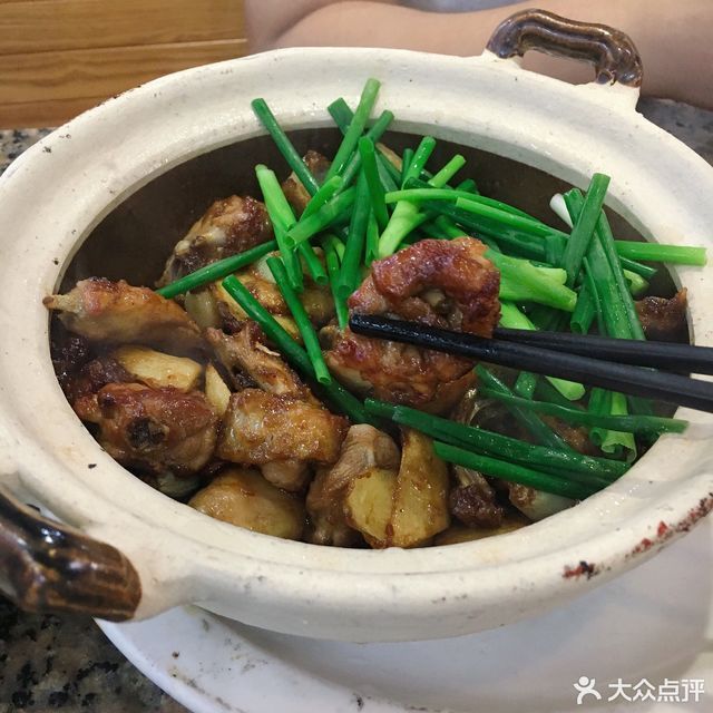 推荐菜:雅叙茶餐厅(南屏街口店)位于珠海市香洲区南屏镇环屏路1号附近