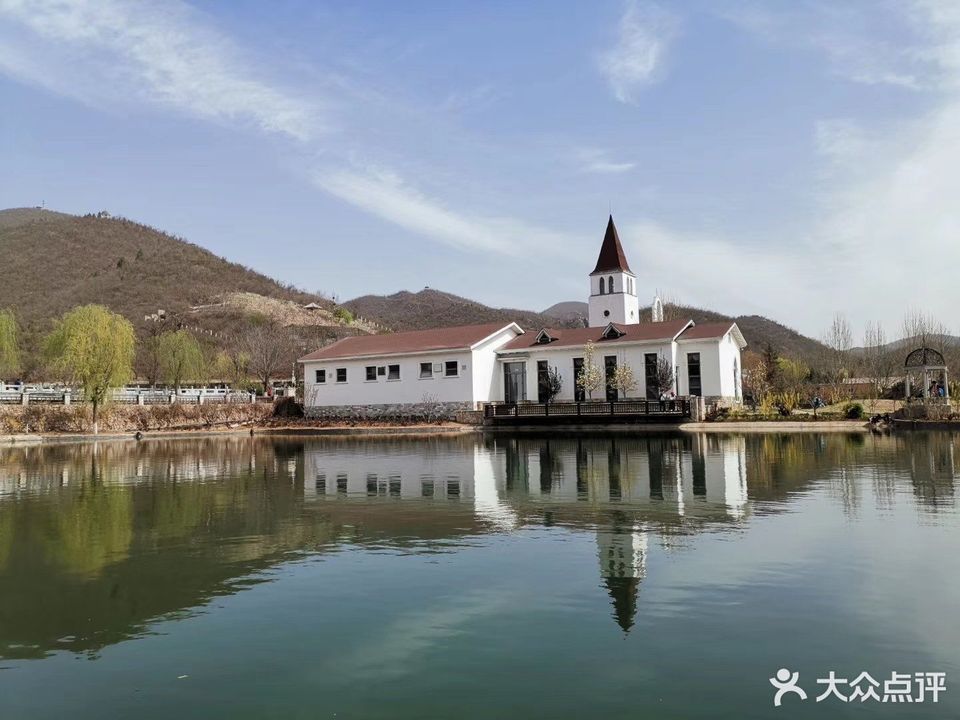            静之湖休闲山庄