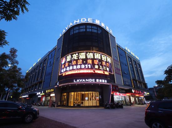 丽枫酒店(鹤山汽车总站店)位于江门市鹤山市沙坪大鹏路173号松源大厦