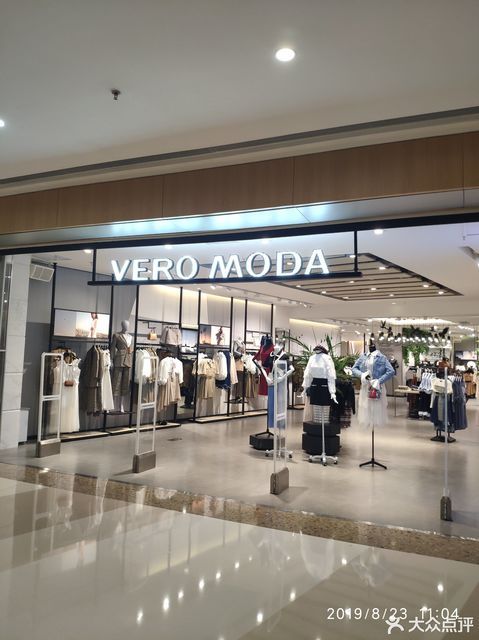 vero moda(万象城店)位于赣州市登峰大道华润中心万象城l325铺推荐菜