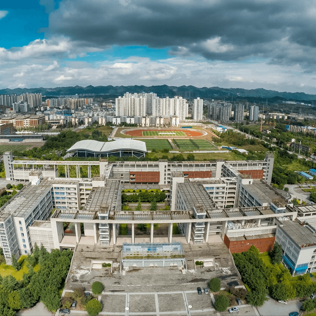 重庆电子工程职业学院(南校区)位于重庆市沙坪坝区大学城标签:高职