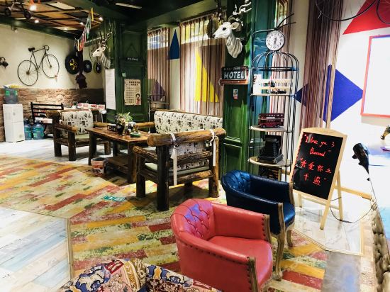 伴岛星空风情酒店曲靖花柯店
