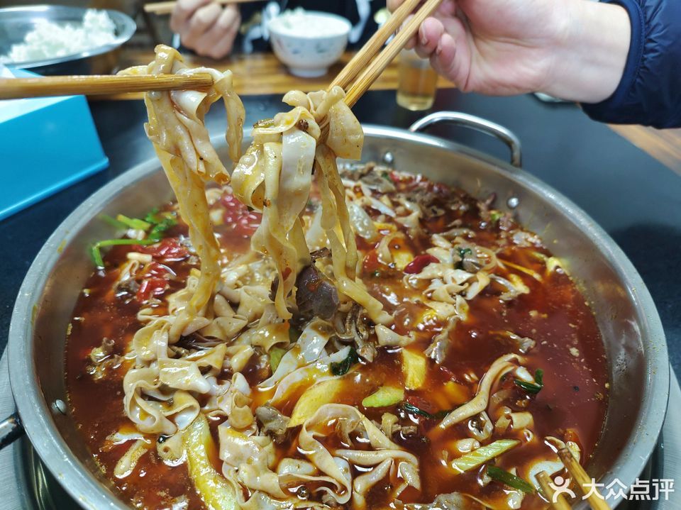 位于重庆市渝北区空港大道251号 标签:餐馆中餐餐饮黔菜快餐餐厅火锅