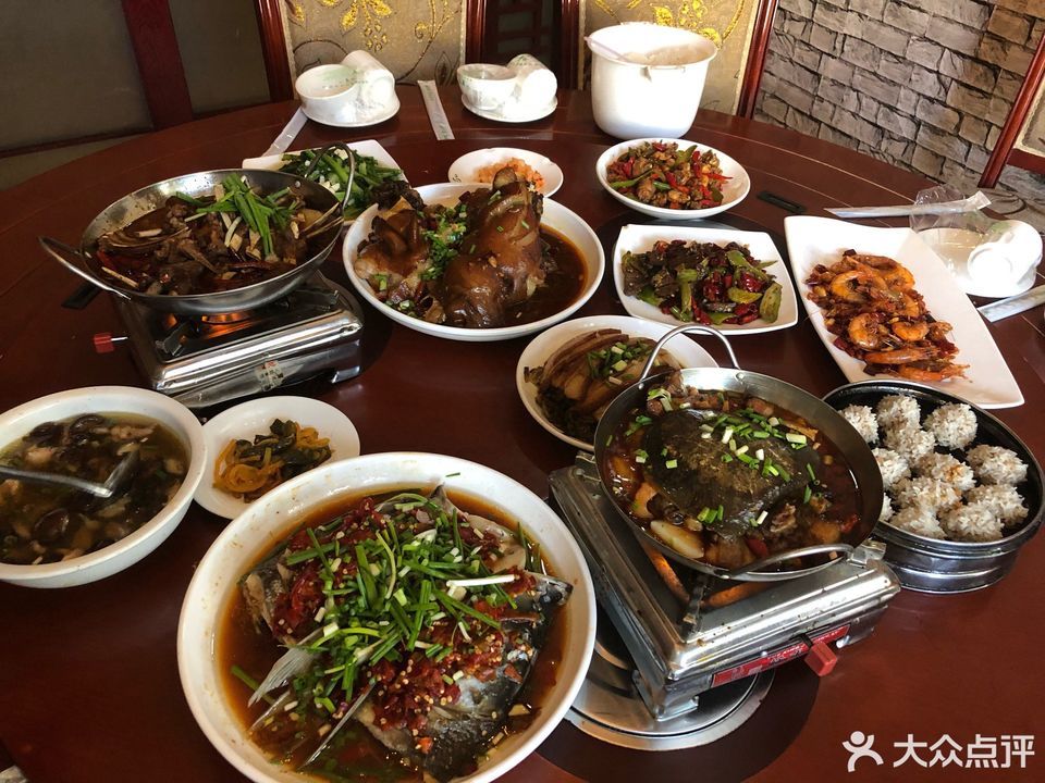 南都饭庄位于岳阳市临湘市 标签:餐馆中餐餐饮餐厅