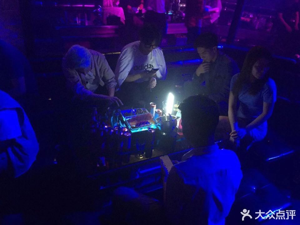 标签: 推荐菜: 分类:酒吧;休闲娱乐;室内娱乐;夜店;迪厅 电话