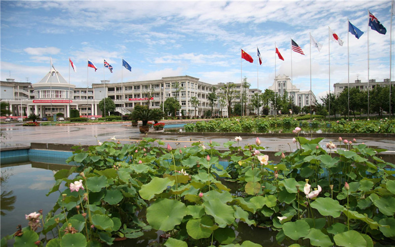 浙江外国语学院(西区)位于杭州市西湖区留和路397号推荐菜:分类:培训