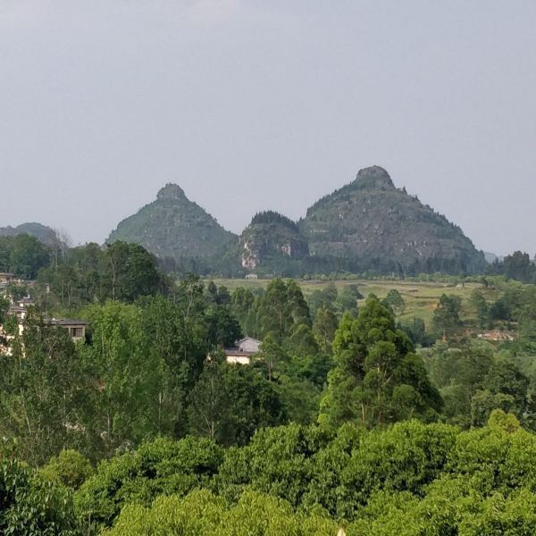 双乳峰景区