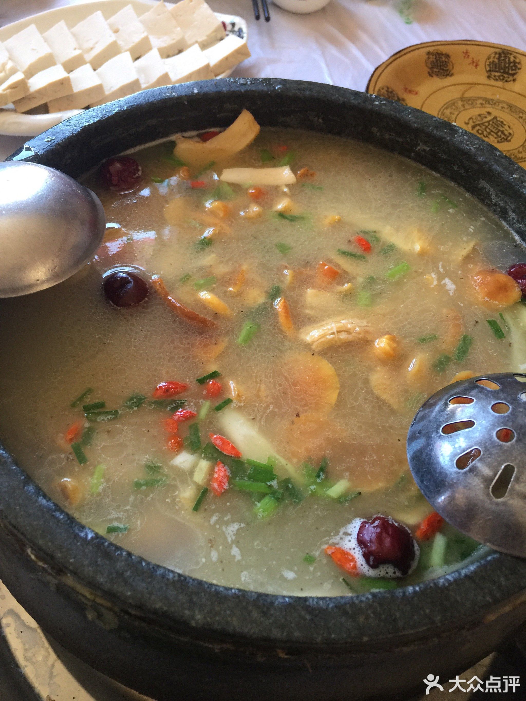 鲁朗石锅鸡总店
