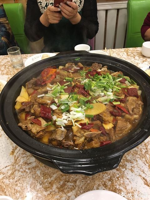            牛品汇牛排牛尾锅