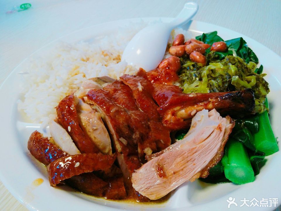 隆江猪脚饭潮汕砂锅粥原味汤粉王