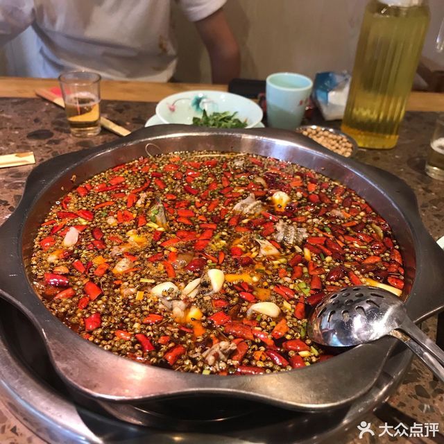 麻辣鱼花鲢推荐菜:鱼摆摆(川陕店)位于成都市成华区东荆路812号