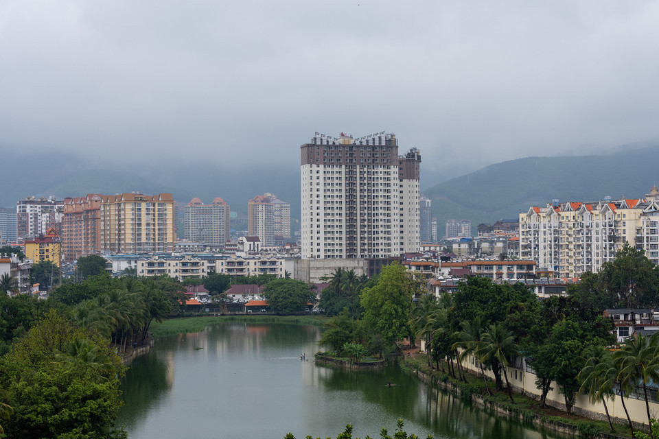 白象湖位于西双版纳傣族自治州景洪市白象路9号推荐菜:分类:景点公园