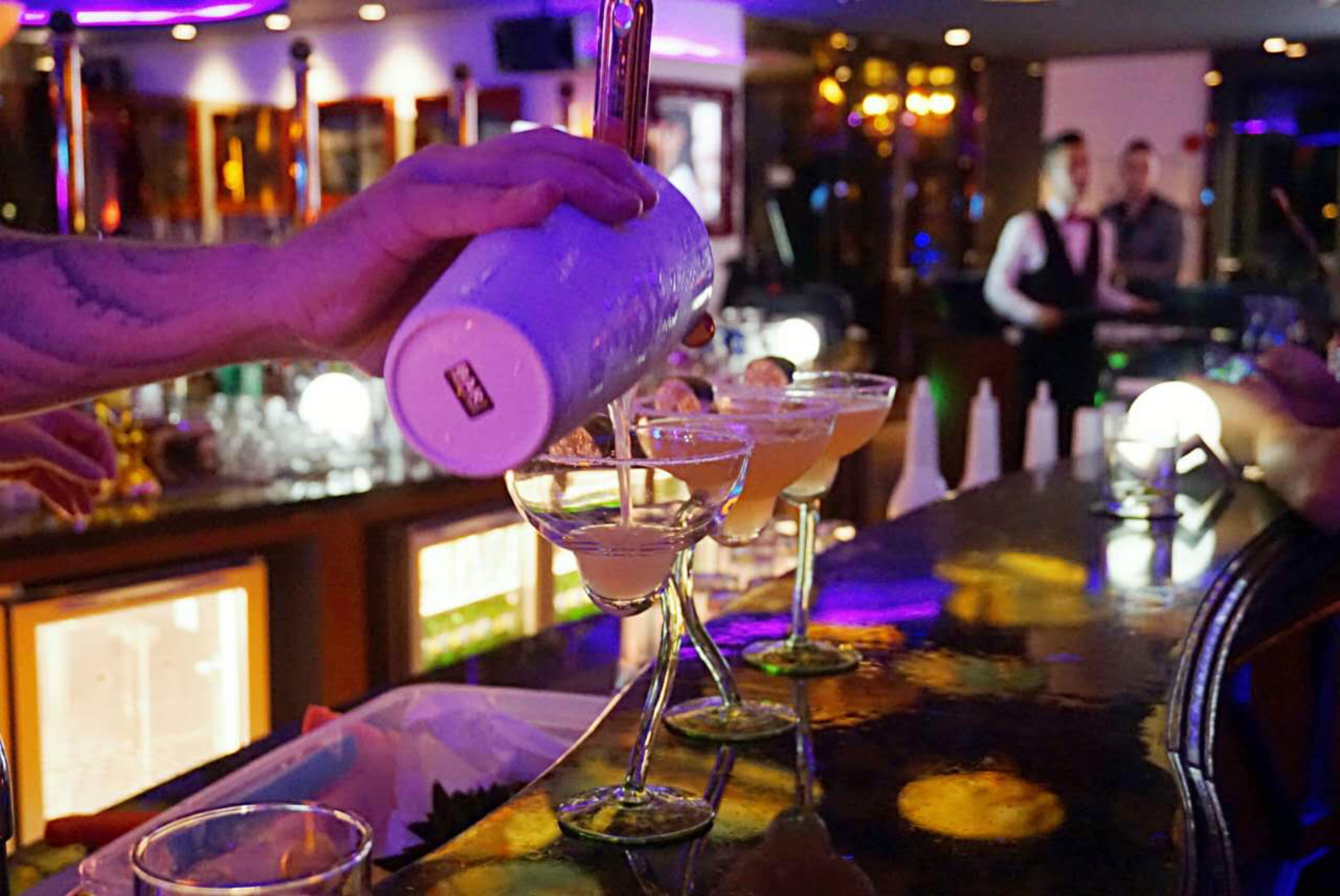 白鹅潭风情酒吧街   广州白鹅潭酒吧街芳村酒吧街风情酒吧街琶醍酒吧