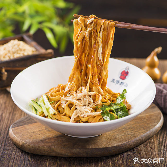 麻酱鸡丝拌面图片
